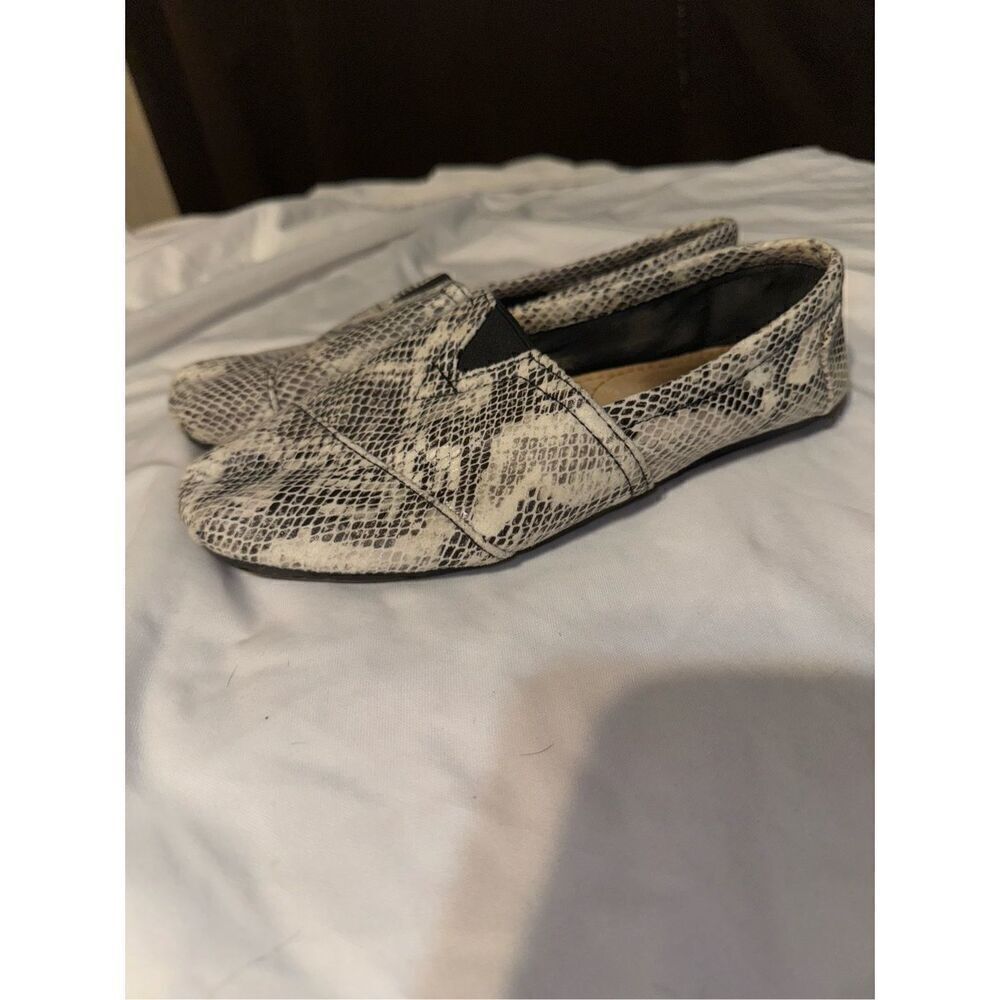 Dawgs slip ons size 7